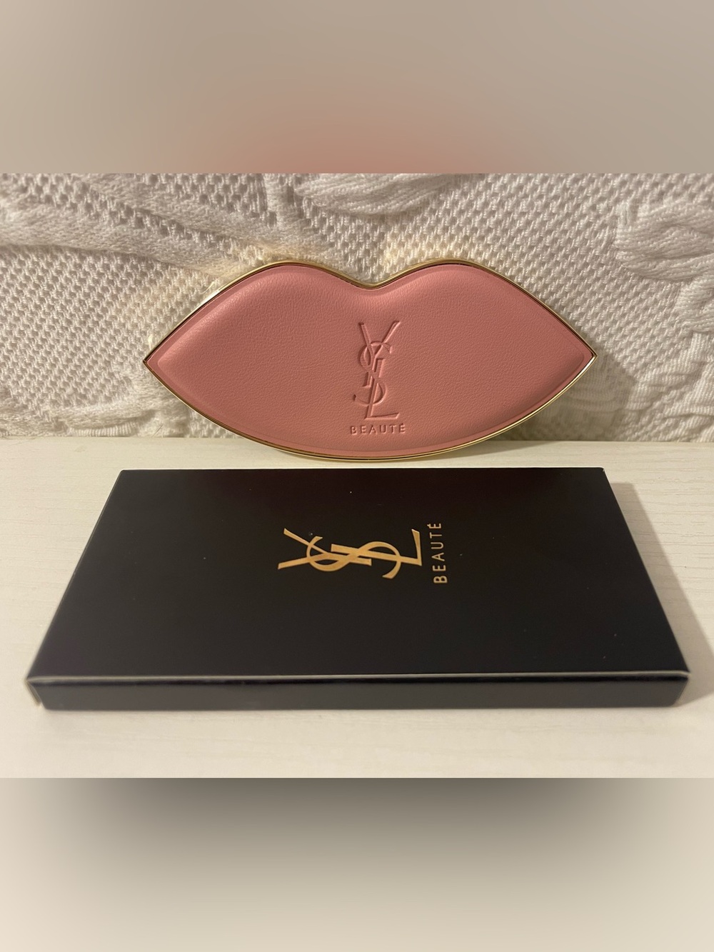 YSL Beaute Pink Lips Pocket Mirror With Gold Trim New In Box
